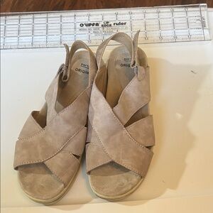 Earth Origins Women's Beige Sandals
